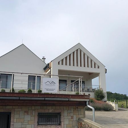 Aszuvilag Rezidencia With Sauna & Jacuzzi Legyesbenye Eksteriør bilde