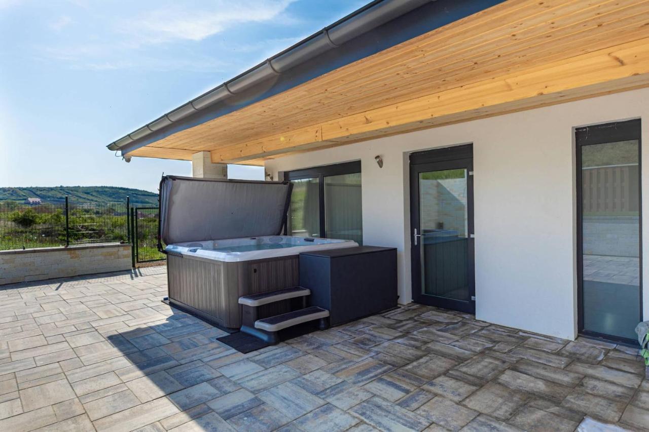 Aszuvilag Rezidencia With Sauna & Jacuzzi Legyesbenye Eksteriør bilde